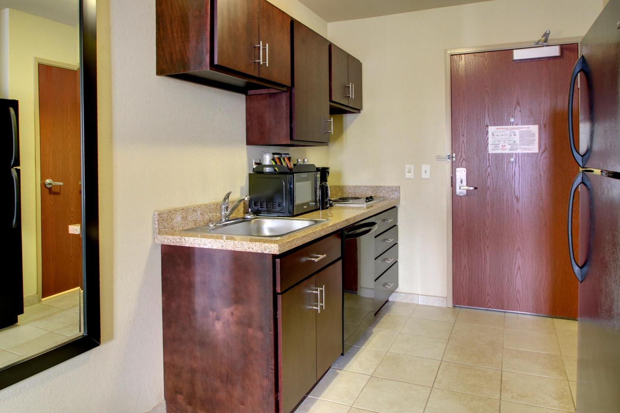 Cobblestone Hotel & Suites - Beulah الغرفة الصورة